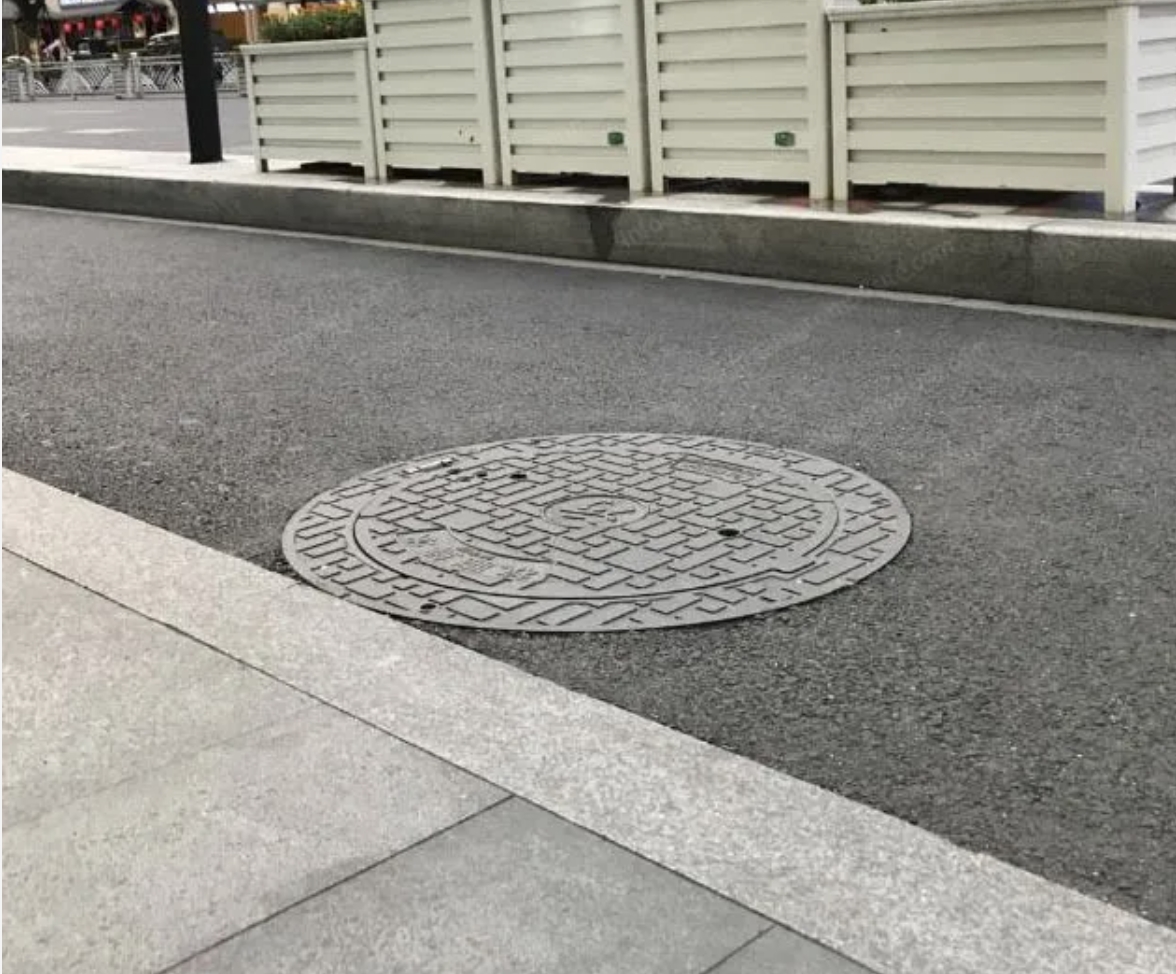 The first composite anti-settling manhole cover in China