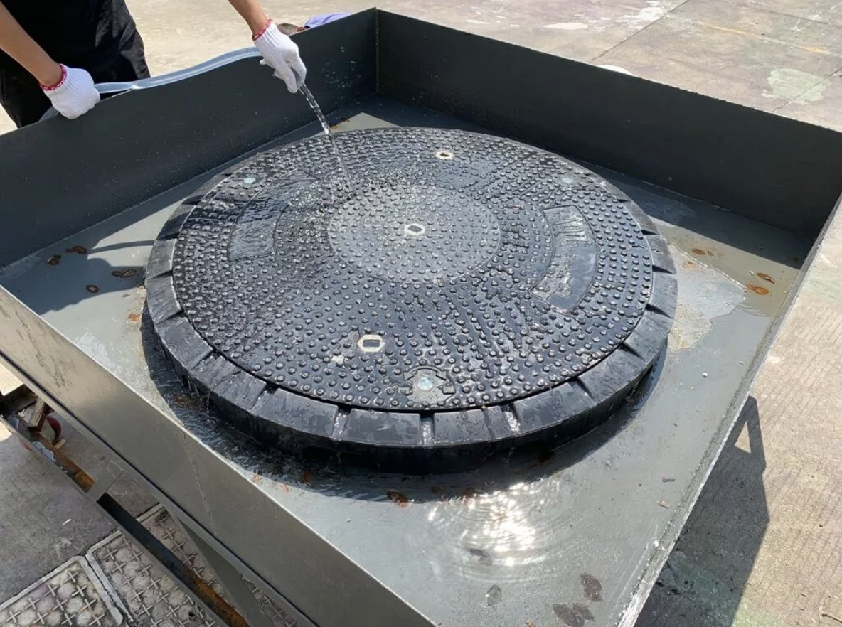 Jinmengs self-developed waterproof and anti-static petrol station manhole cover