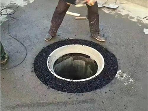 Asphalt pavement manhole cover installation