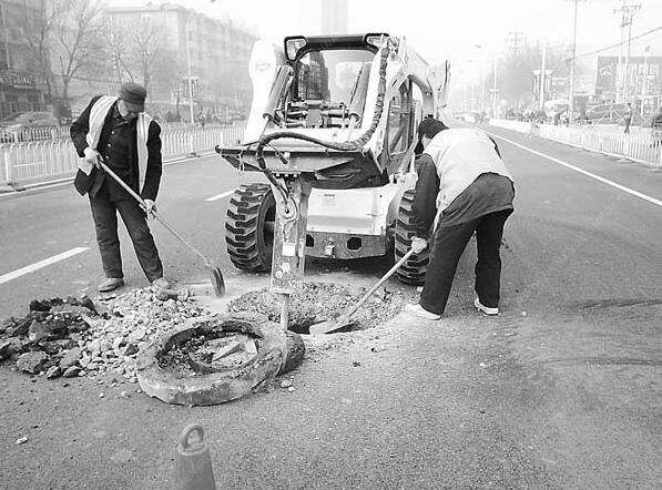Preparation before installing the manhole cover