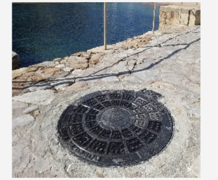 180 degree flip-top multifunctional anti-theft manhole cover