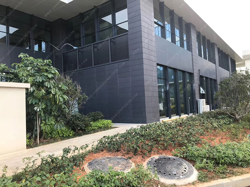 Intelligent manhole cover